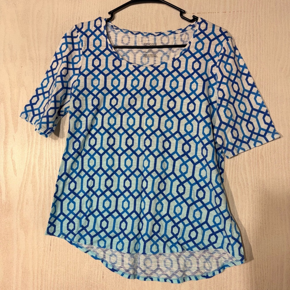 Chico's The Ultimate Tee Women 1 Blue Geometric Lattice Print Scoop 
Neck Top